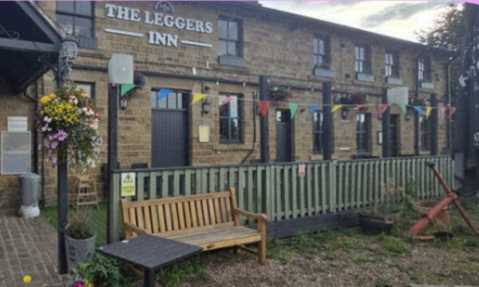 Walk and Talk group outside Leggers Inn